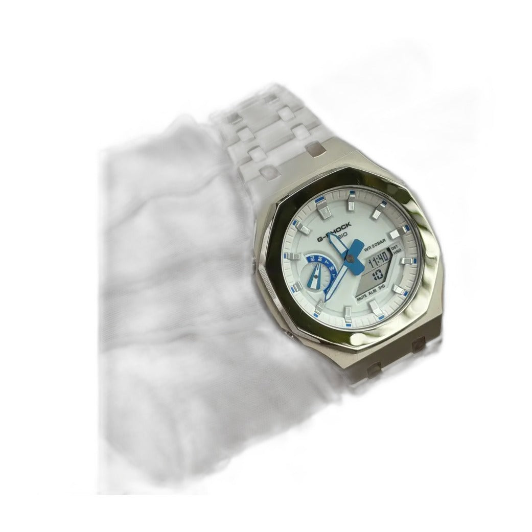 Montre CasiOak Custom Silver White Blue Mirror Polish – mod G-Shock GA-2100, vue 5 — fond blanc
