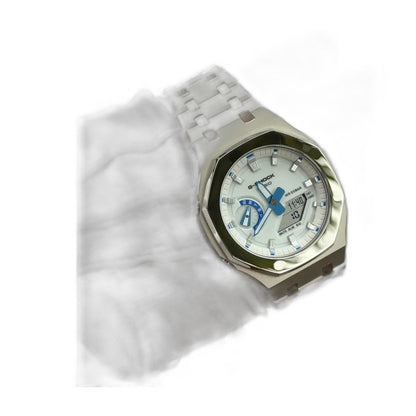Montre CasiOak Custom Silver White Blue Mirror Polish – mod G-Shock GA-2100, vue 5 — fond blanc