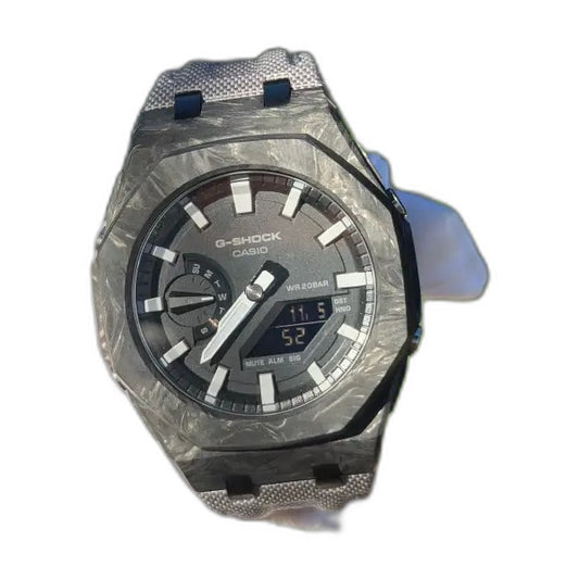 Montre CasiOak Custom Silver White Carbon Fiber – mod G-Shock GA-2100, vue 1 — fond blanc
