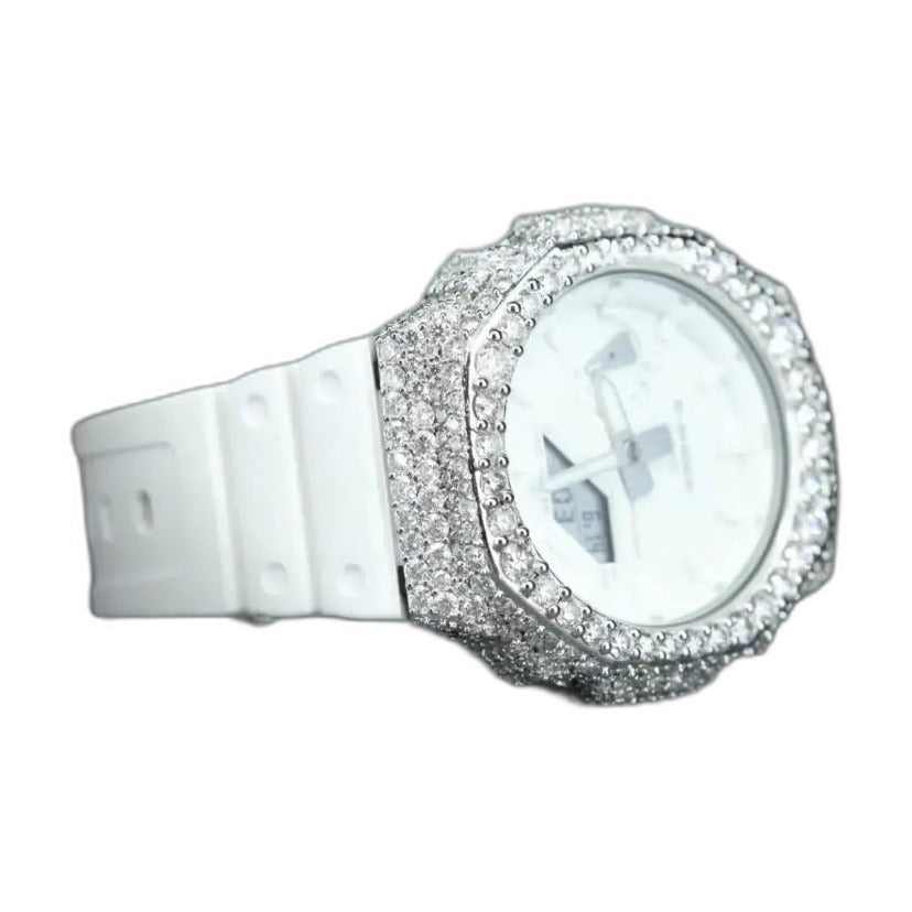 Montre CasiOak Custom Moissanite 925 Silver IcedOut White Dial - Luxury Mod GA2100 – mod G-Shock GA-2100, vue 3 — fond blanc