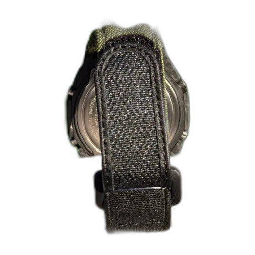 Montre CasiOak Custom Black Green Carbon Fiber – mod G-Shock GA-2100, vue 5