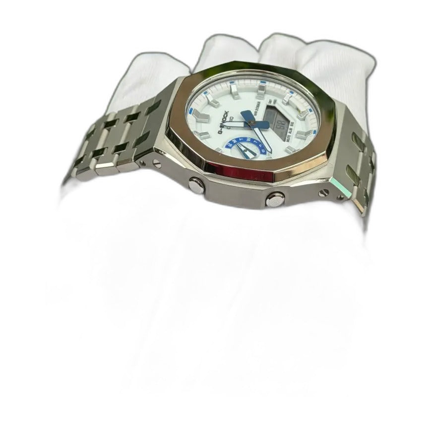 Montre CasiOak Custom Silver White Blue Mirror Polish – mod G-Shock GA-2100, vue 6 — fond blanc