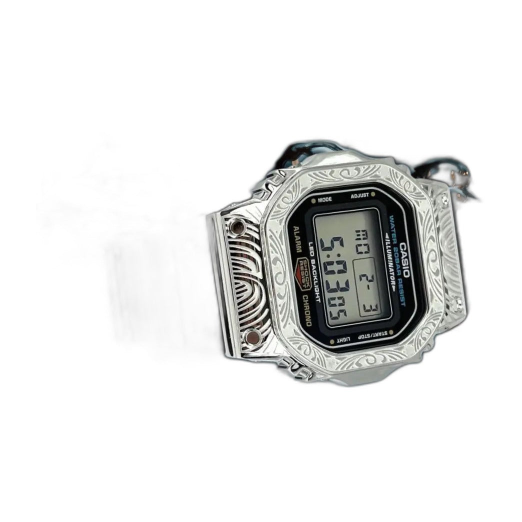 Montre CasiOak Custom Silver Black Pattern - – mod G-Shock DW-5600, vue 3 — fond blanc