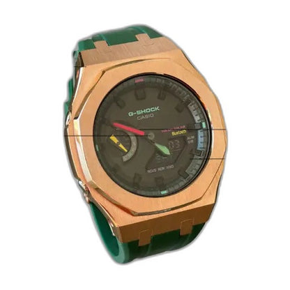 Montre CasiOak Custom Rose Gold Green Edition Bluetooth – mod G-Shock GAB-2100, vue 3 — fond blanc