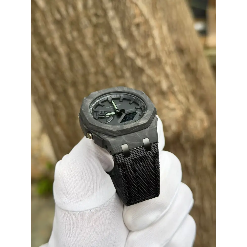 Montre CasiOak Custom Full Black Carbon Fiber – mod G-Shock GA-2100, vue 3