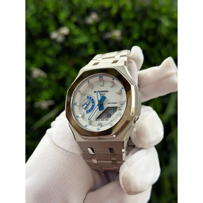 Montre CasiOak Custom Silver White Blue Mirror Polish – mod G-Shock GA-2100, vue 3